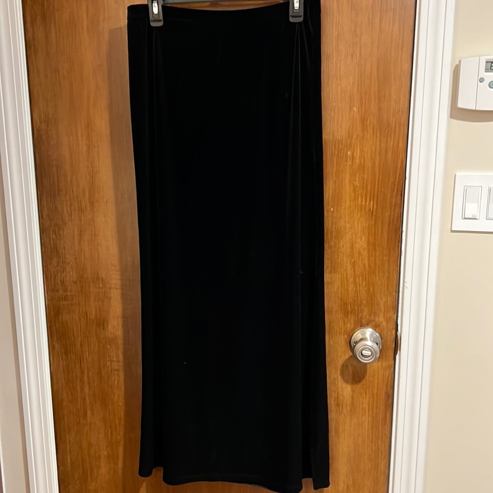 Black ankle length skirt. Size medium NWT.